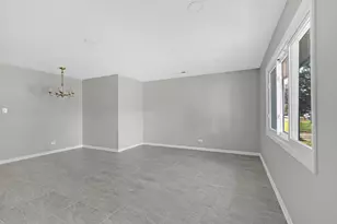 63 W Manchester Dr, Wheeling, IL 60090 - Photo 3