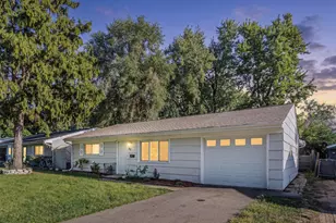 63 W Manchester Dr, Wheeling, IL 60090 - Photo 1