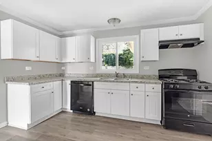 63 W Manchester Dr, Wheeling, IL 60090 - Photo 11
