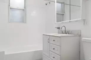 1057 W Berwyn Ave, Chicago, IL 60640 - Photo 13