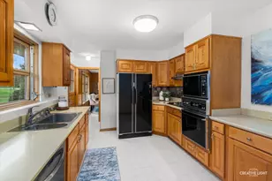 22W126 Buena Vista Dr, Glen Ellyn, IL 60137 - Photo 11