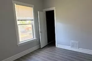8211 S Escanaba Ave, Chicago, IL 60617 - Photo 7