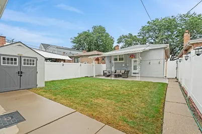9528 S Manistee Avenue, Chicago, IL 60617 - Photo 23