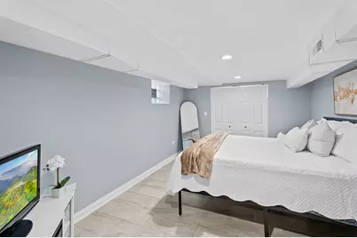 9528 S Manistee Avenue, Chicago, IL 60617 - Photo 13