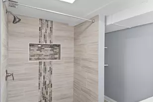 9528 S Manistee Ave, Chicago, IL 60617 - Photo 11