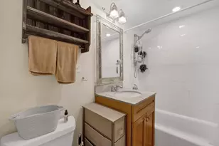 1133 W Grace St, Chicago, IL 60613 - Photo 15