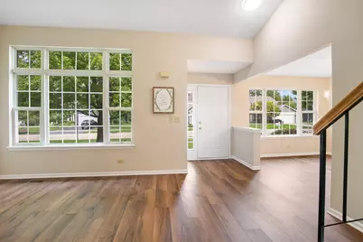 18153 W Banbury Drive, Gurnee, IL 60031 - Photo 7