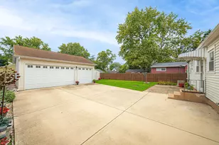 1216 John St, Joliet, IL 60435 - Photo 3
