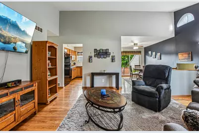 256 Meadows Drive, Sugar Grove, IL 60554 - Photo 3