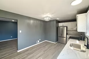 931 Miller Pl, Phoenix, IL 60426 - Photo 5