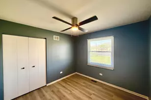 931 Miller Pl, Phoenix, IL 60426 - Photo 7