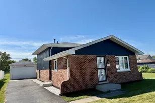 931 Miller Pl, Phoenix, IL 60426 - Photo 1