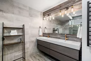 1300 N Claremont Ave, Chicago, IL 60622 - Photo 31