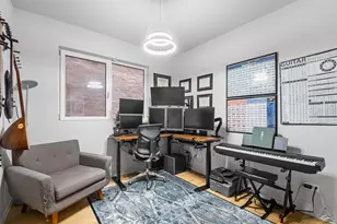1300 N Claremont Ave, Chicago, IL 60622 - Photo 21
