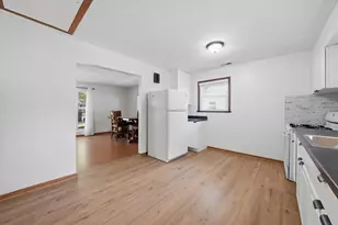 422 Suwanee St, Park Forest, IL 60466 - Photo 5
