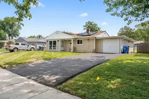 27 Cardinal Ln, Carpentersville, IL 60110 - Photo 1