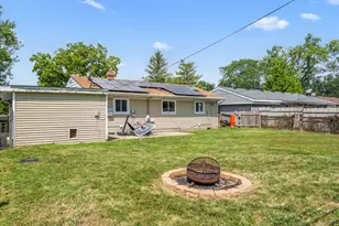 27 Cardinal Ln, Carpentersville, IL 60110 - Photo 3