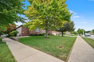 18 Stonebrook Ct, Bloomington, IL 61704 - Photo 13