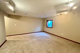 1172 Rose Dr, Sycamore, IL 60178 - Photo 15