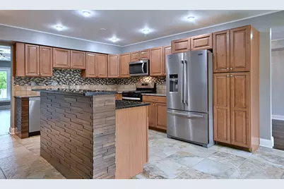 8164 N Carrolton Court, Hanover Park, IL 60133 - Photo 5