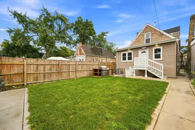 852 N Trumbull Avenue, Chicago, IL 60651 - Photo 35