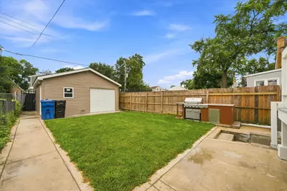 852 N Trumbull Avenue, Chicago, IL 60651 - Photo 33