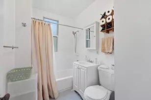 2135 W Barry Ave, Chicago, IL 60618 - Photo 13