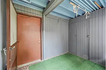 2135 W Barry Avenue, Chicago, IL 60618 - Photo 39