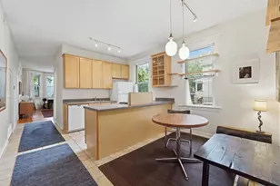 2135 W Barry Ave, Chicago, IL 60618 - Photo 25