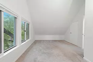 2135 W Barry Ave, Chicago, IL 60618 - Photo 15