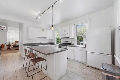 2135 W Barry Avenue, Chicago, IL 60618 - Photo 7