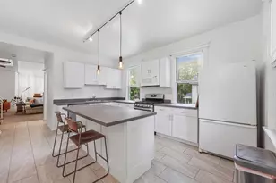 2135 W Barry Ave, Chicago, IL 60618 - Photo 7