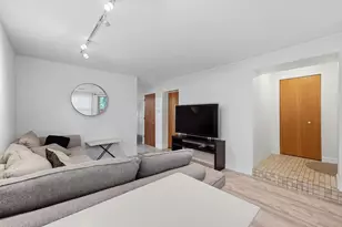 2135 W Barry Ave, Chicago, IL 60618 - Photo 33