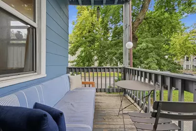 2135 W Barry Avenue, Chicago, IL 60618 - Photo 31