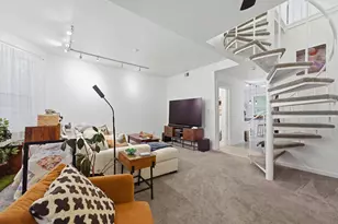 2135 W Barry Ave, Chicago, IL 60618 - Photo 5