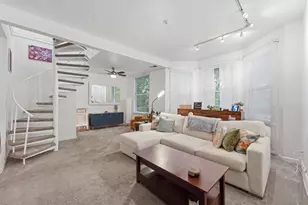 2135 W Barry Ave, Chicago, IL 60618 - Photo 3