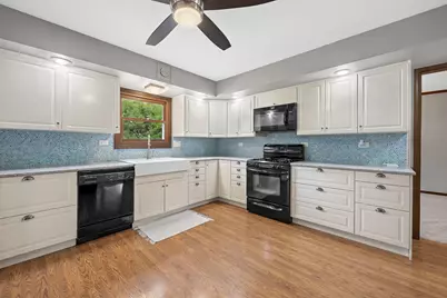 601 Menominee Lane, Naperville, IL 60563 - Photo 11