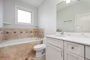 2153 W Belmont Ave, Chicago, IL 60618 - Photo 21