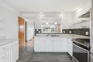 5547 W Higgins Ave, Chicago, IL 60630 - Photo 3
