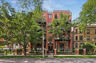 5218 N Winthrop Ave, Chicago, IL 60640 - Photo 1