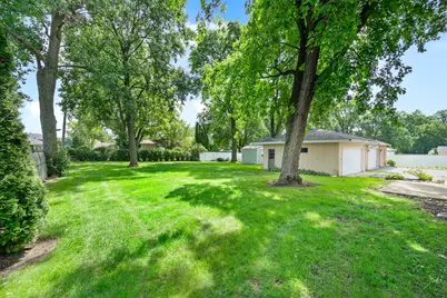 6705 Clarendon Hills Road, Darien, IL 60561 - Photo 25