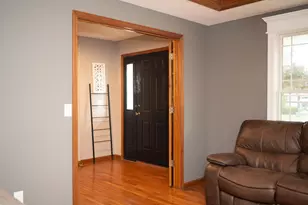 917 Eddy Rd, Bloomington, IL 61704 - Photo 5