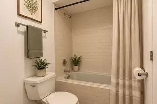 2208 Country Club Dr, Woodridge, IL 60517 - Photo 13