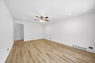 8846 S Dorchester Ave, Chicago, IL 60619 - Photo 5