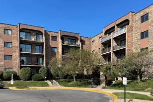 601 W Huntington Commons Rd, Mount Prospect, IL 60056 - Photo 1