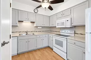 601 W Huntington Commons Rd, Mount Prospect, IL 60056 - Photo 7