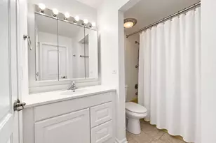 601 W Huntington Commons Rd, Mount Prospect, IL 60056 - Photo 17