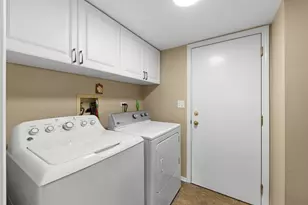 320 Cimarron Rd E, Lombard, IL 60148 - Photo 13