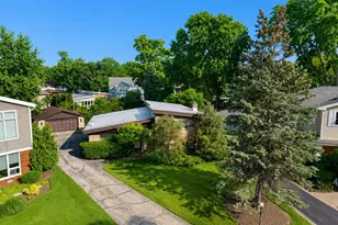 406 Sunset Dr, Wilmette, IL 60091 - Photo 1