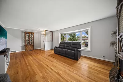 201 S Yale Avenue, Addison, IL 60101 - Photo 3